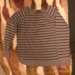 Valencia curved hem pullover GUC